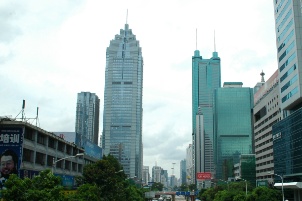 Początki działalnoście w mieście Shenzhen, rok 2004